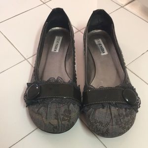 Steve Madden Cute olive green flats